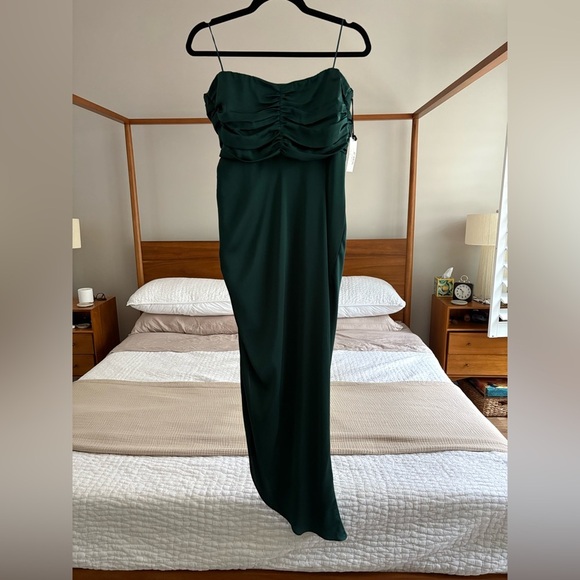 NWT ASTR the Label Hallie Strapless Dress in Satin Forest Green | Size L - Picture 4 of 16